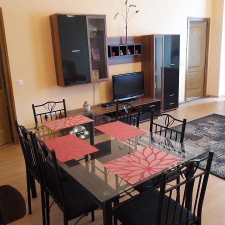 Piac Utcai Apartman Debrecen Exterior photo