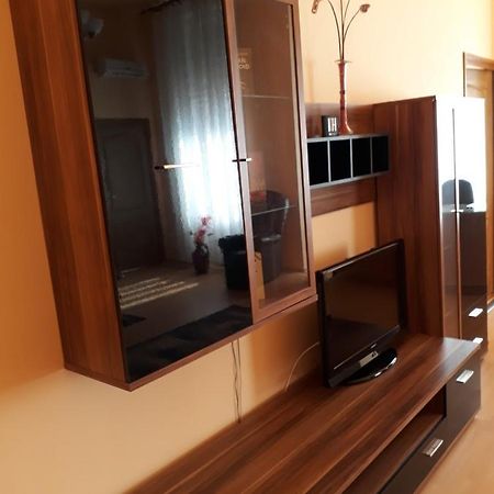 Piac Utcai Apartman Debrecen Exterior photo