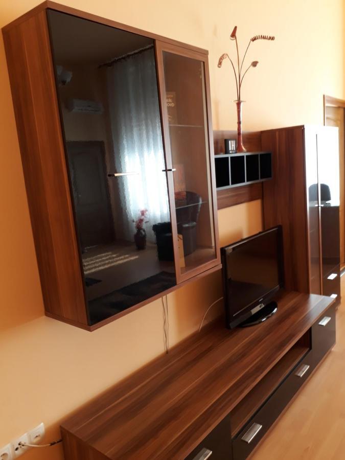 Piac Utcai Apartman Debrecen Exterior photo